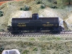 Rapido Trains 159005A HO Scale X-3 Tank Car Atlantic Refining UTLX # Varies