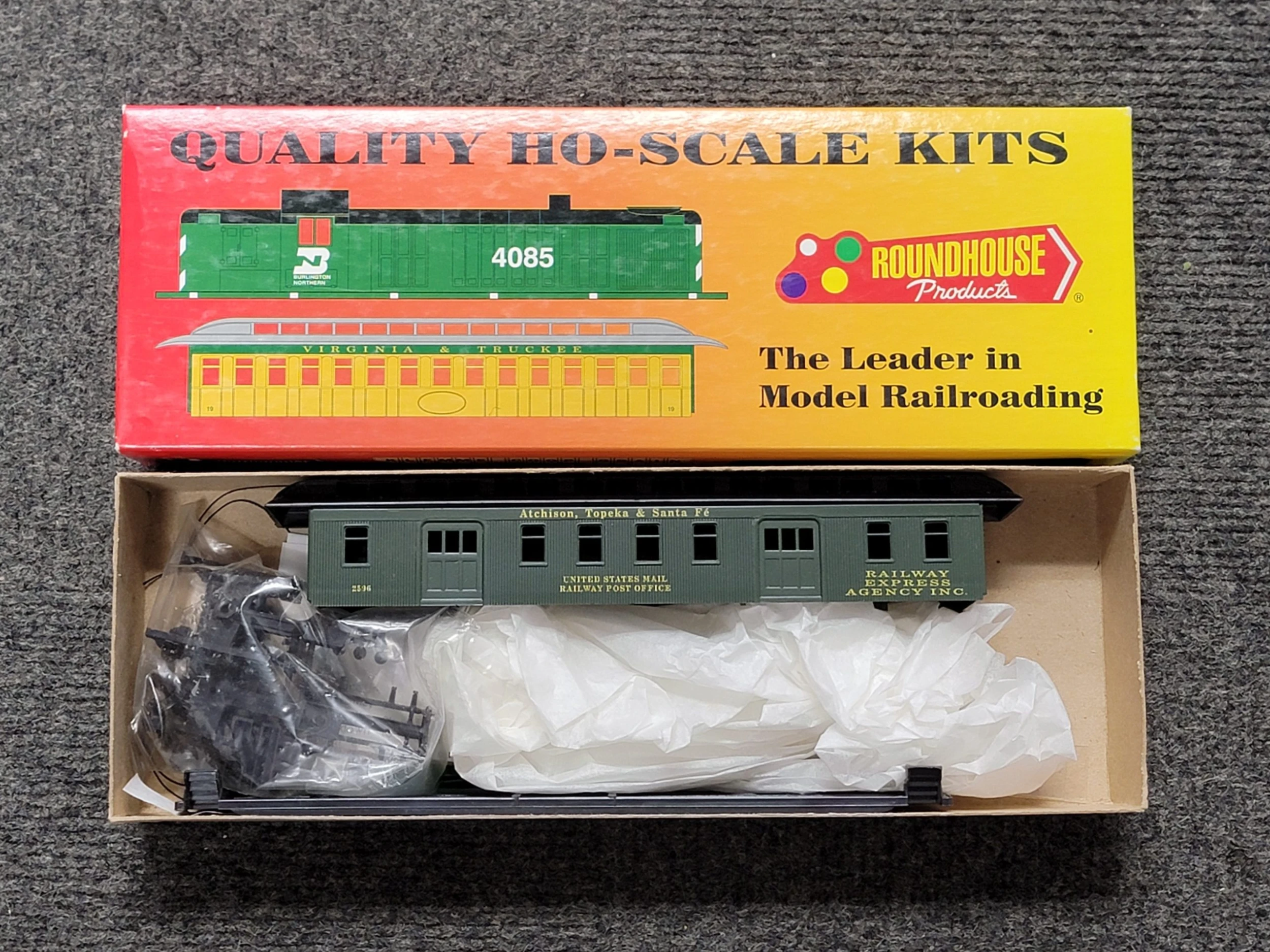 Roundhouse 5202 HO Scale 50' Overland Mail/RPO Passenger Car Santa Fe ATSF 2596 - NOS 1 Roundhouse 5202 HO Scale 50' Overland Mail/RPO Passenger Car Santa Fe ATSF 2596 - NOS