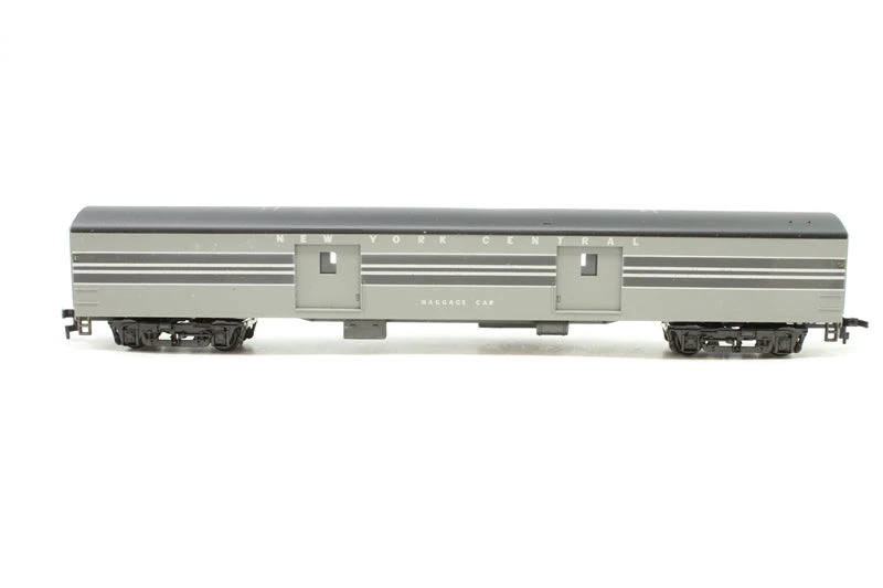 AHM 6407-CE HO Scale Smooth Side Baggage Car New York Central 20th - NOS 2 AHM 6407-CE HO Scale Smooth Side Baggage Car New York Central 20th - NOS - Image 2
