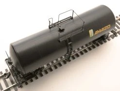 Walthers 920-100158 HO Scale 16,000 Gallon Funnel Flow Tank Car Amaizo UTLX 66821 -Athearn Shop walthers 920 100158 ho scale 16 000 gallon funnel flow tank car amaizo utlx 66821 3